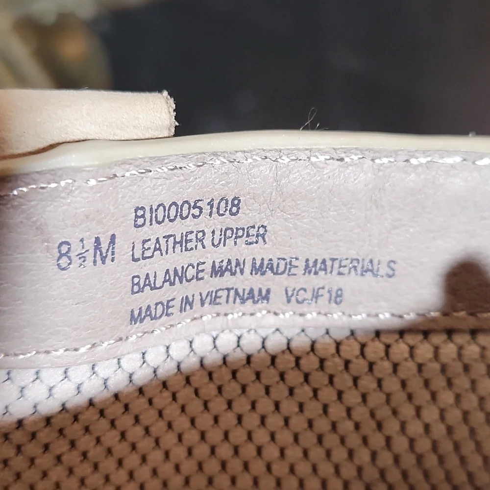 BIONICA Womens Destiney Stone Gold Reptile Embossed Wedge 8.5M Nwot